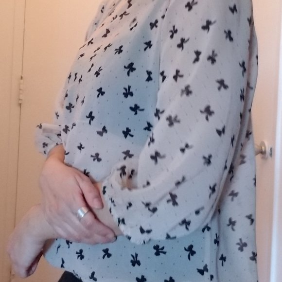 F21 Sz Small Tan Sheer Bow Print Blouse - Picture 2 of 3
